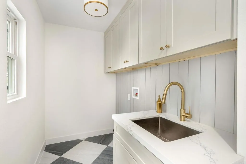 4328 Angeles Vista Blvd, Los Angeles, California 90008 home-pic-17